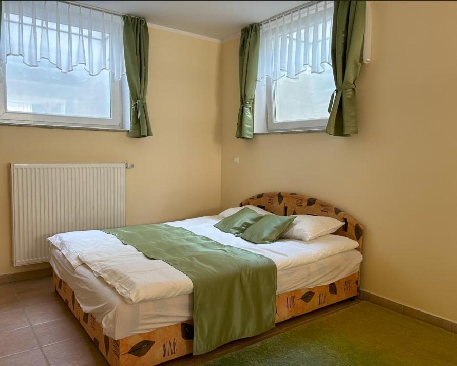 Sos Apartments Радовлиця Екстер'єр фото
